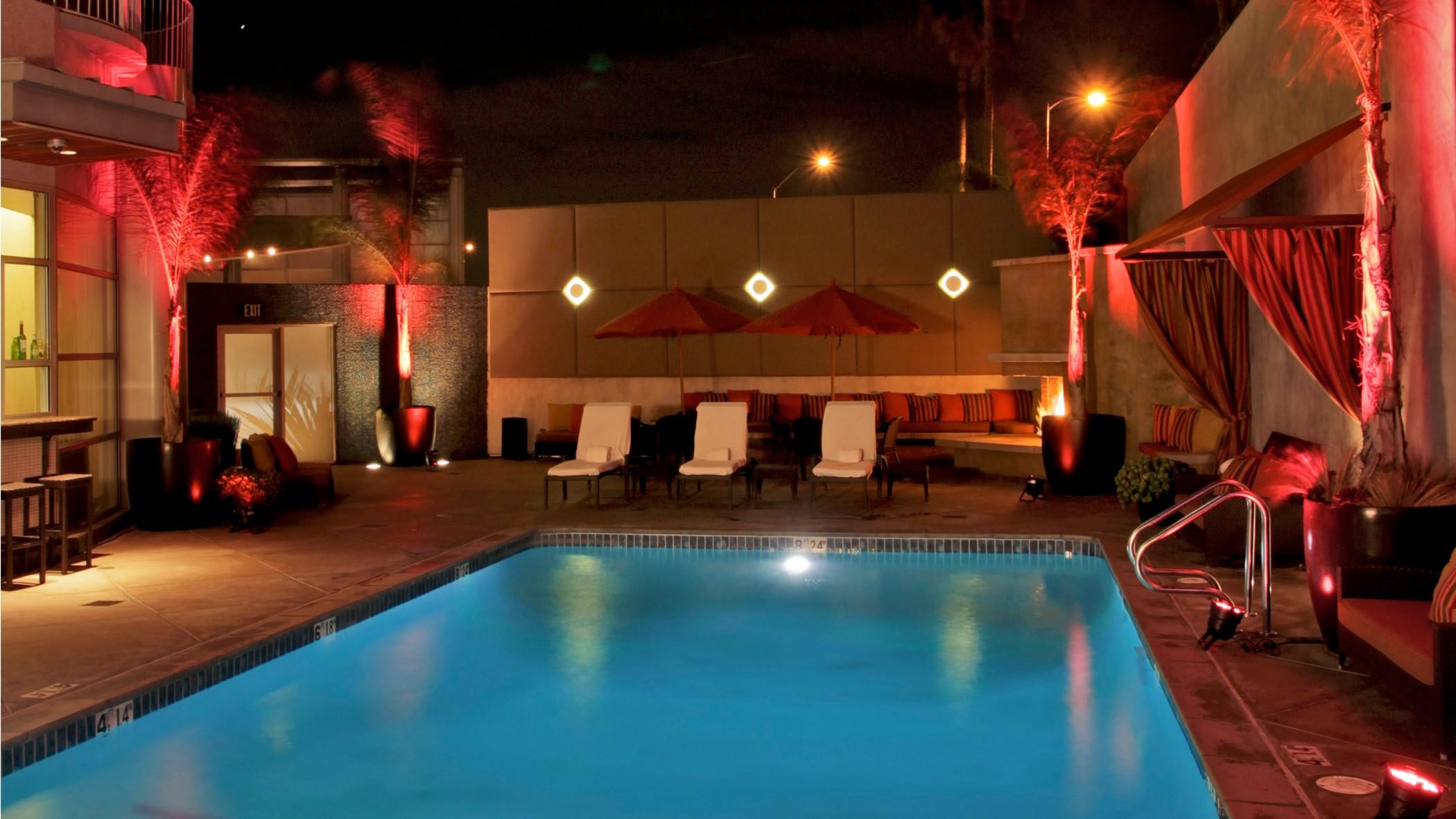 Angeleno Hotel 4*
