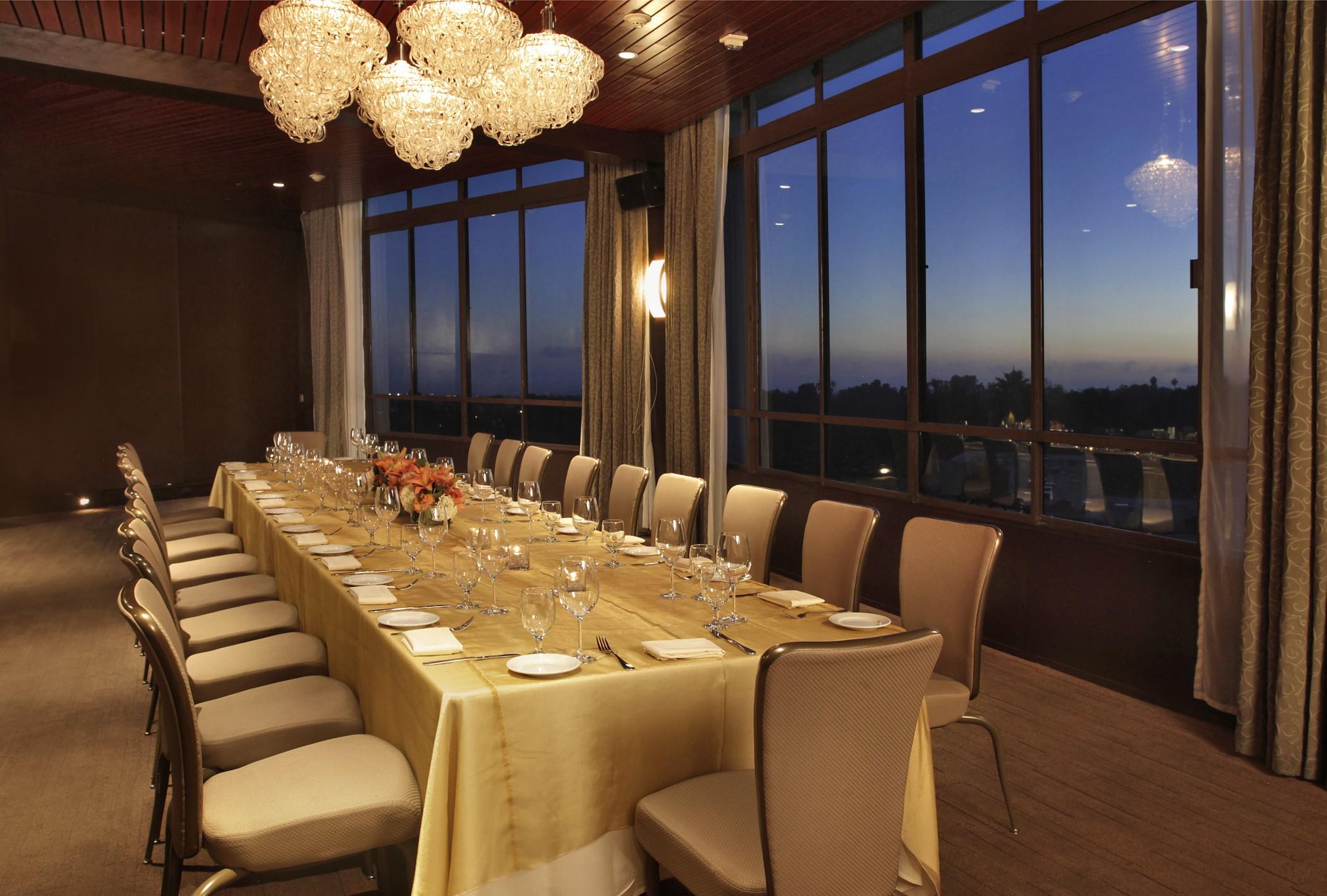 Angeleno Hotel 4*