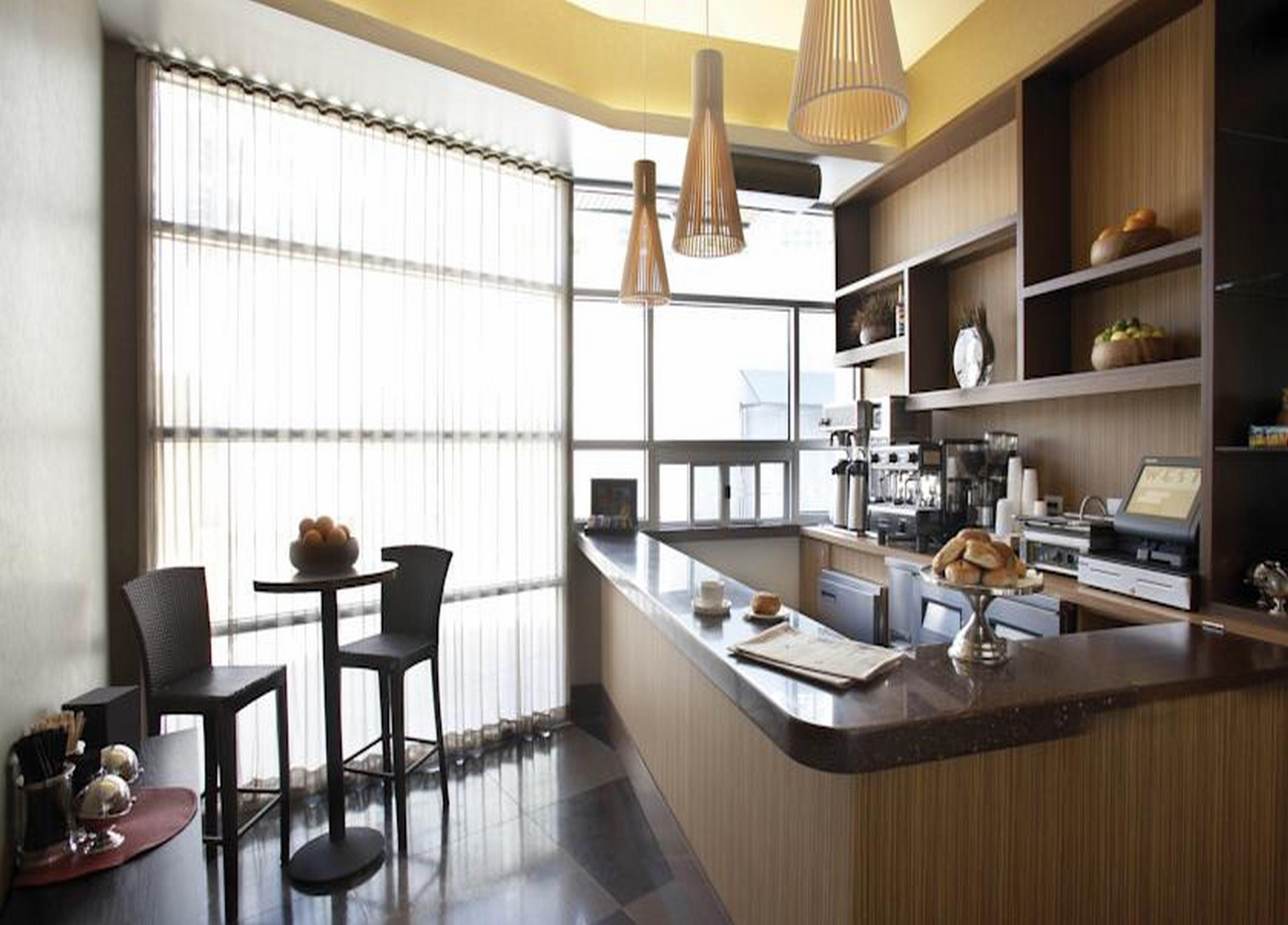Angeleno Hotel 4*