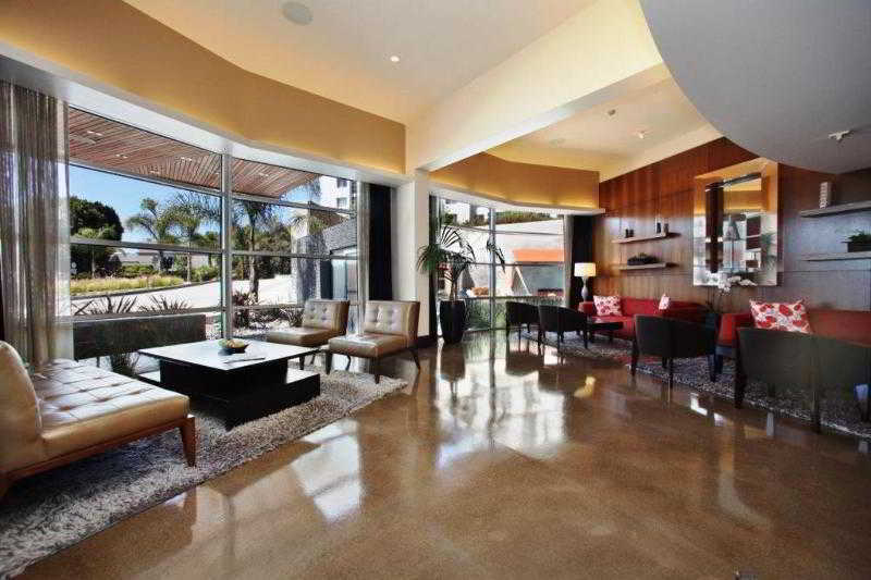 Angeleno Hotel 4*