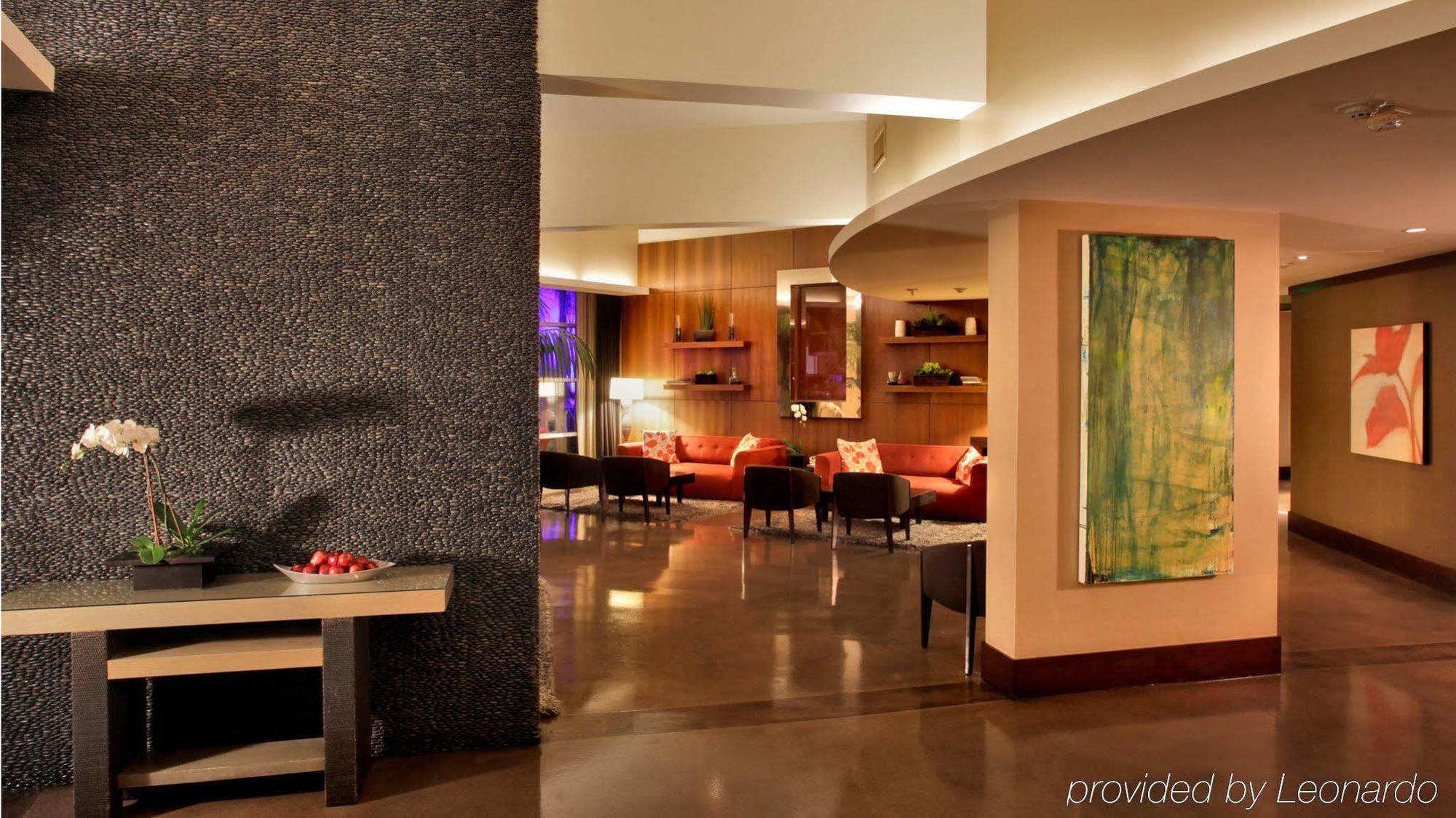 Angeleno Hotel 4*